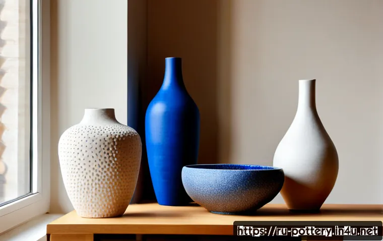 Home 17 현대 도자기 트렌드 분석 - Photorealistic editorial still life of contemporary ceramic trends in a bright Moscow apartment, scu...